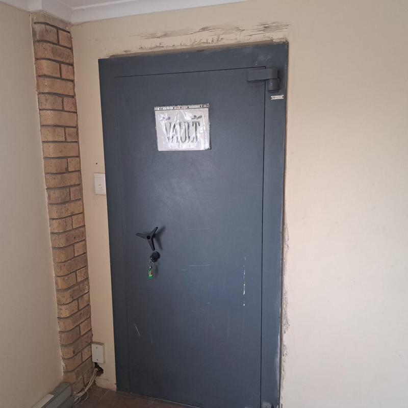 To Let commercial Property for Rent in Greenbushes Eastern Cape